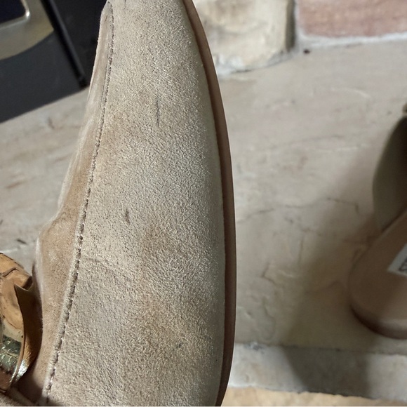 Steve Madden Friends Tan Suede Gold Chain Pointed-Toe Loafer Slides Sz 7.5 - Picture 11 of 11